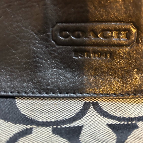 Authentic Coach ZOE handbag. Slightly used. Amazingly clean inside and outside. - Picture 4 of 8